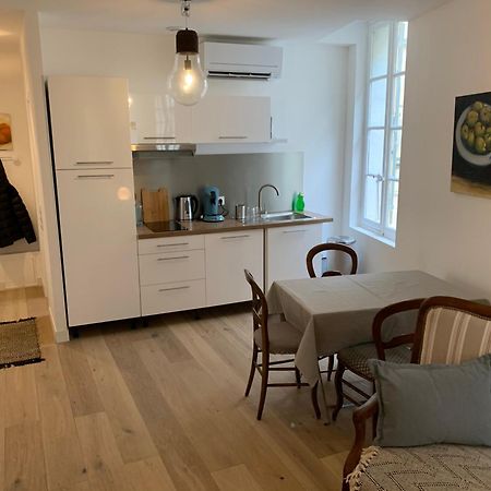 Cosy Centre Historique Apartment อาร์ลส์ ห้อง รูปภาพ